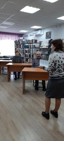 В Октябрьской библиотеке прошёл литературный час «Жизнь и необычные приключения писателя Владимира Войновича».