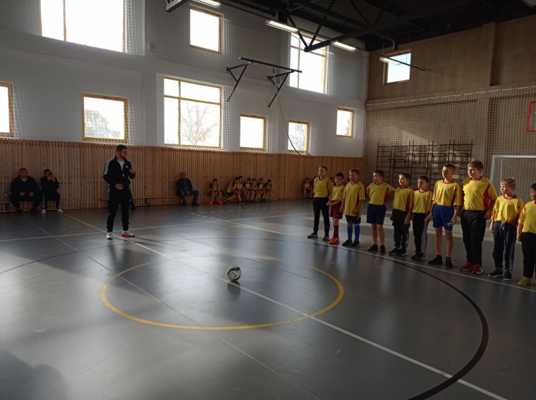 В Крутологской СОШ прошло Первенство детско-юношеской спортивной школы Белгородского района по футболу.