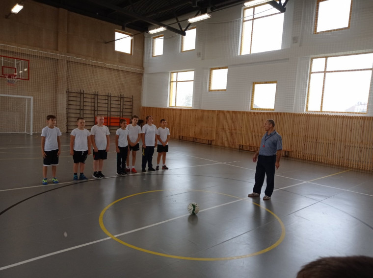 В Крутологской СОШ прошло Первенство детско-юношеской спортивной школы Белгородского района по футболу.