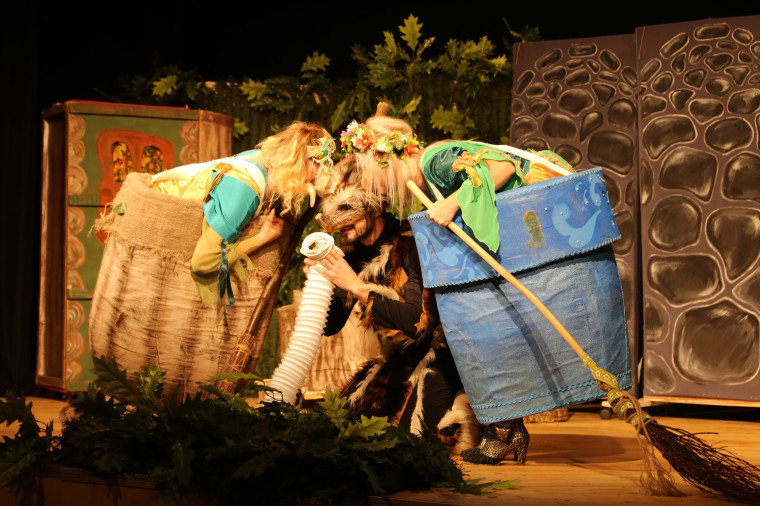 Фестиваль-лаборатория сельских театральных коллективов «ПриЩепка» продолжает радовать зрителей яркими выступлениями.