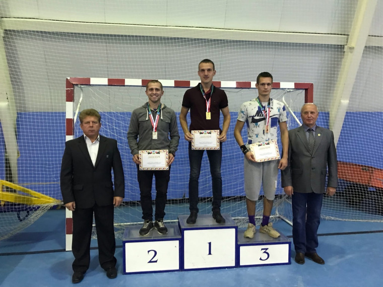 Спортсмены Белгородского района показали отличные результаты в соревнованиях по гиревому спорту.