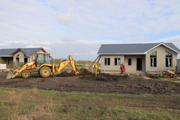 В Белгородском районе продолжается строительство домов для многодетных семей.
