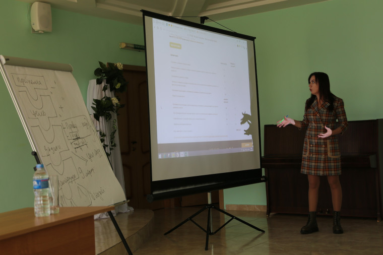 Сотрудники учреждений культуры Белгородского района приняли участие в семинаре-практикуме по написанию заявок в Фонд президентских грантов.