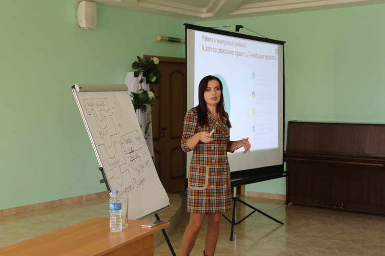 Сотрудники учреждений культуры Белгородского района приняли участие в семинаре-практикуме по написанию заявок в Фонд президентских грантов.