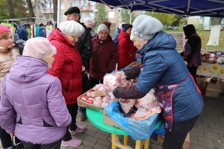 В Белгородском районе продолжаются продовольственные ярмарки.