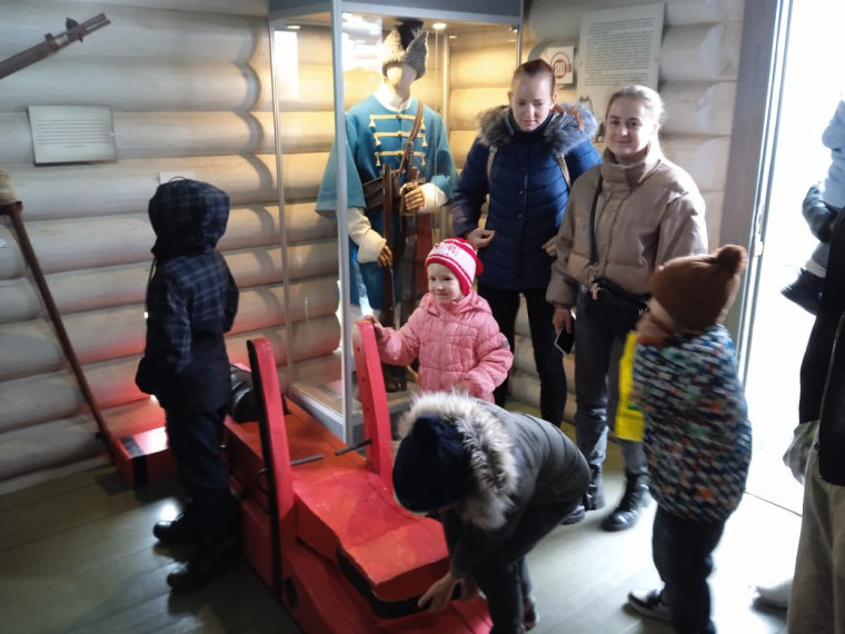 Выпускники из числа детей-сирот и детей, оставшихся без попечения родителей посетили город-крепость «Яблонов».