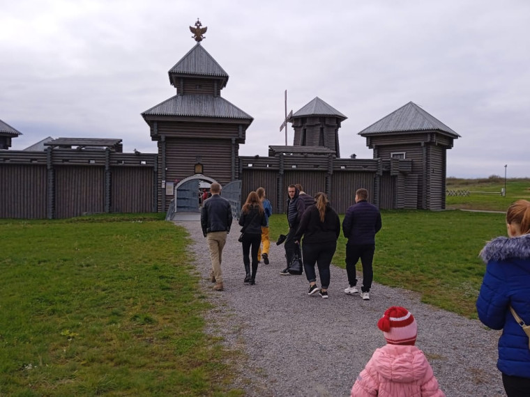 Выпускники из числа детей-сирот и детей, оставшихся без попечения родителей посетили город-крепость «Яблонов».