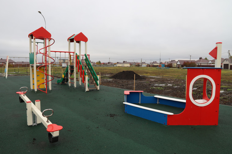 У жителей села Беловское на улице Юбилейная появилась детская спортивная площадка.