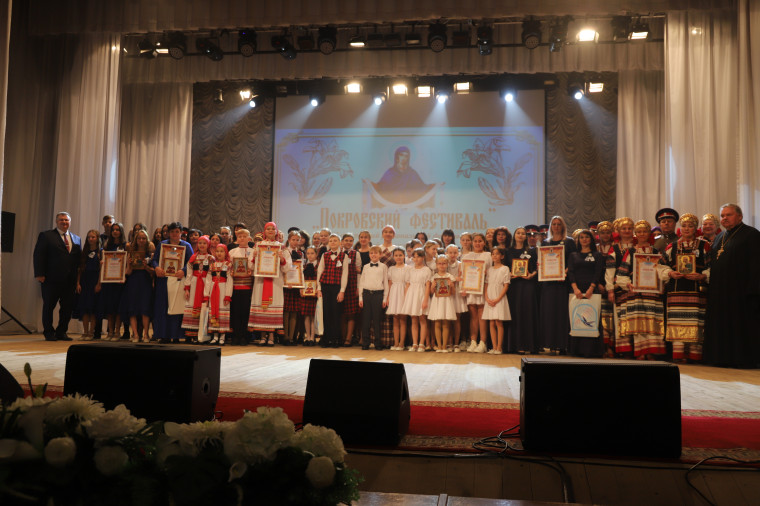 В преддверии Дня народного единства в Майском районном Дворце культуры состоялось праздничное мероприятие.