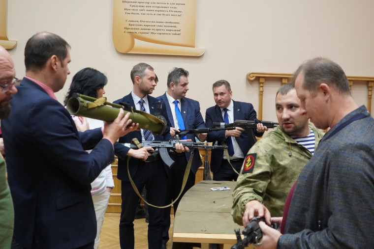 Для сотрудников Белгородского ГАУ провели занятия по начальным знаниям в области обороны и военной подготовки.
