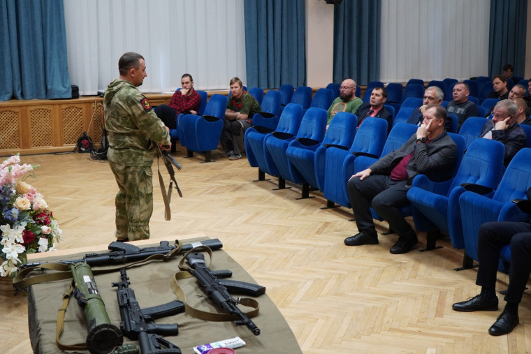 Для сотрудников Белгородского ГАУ провели занятия по начальным знаниям в области обороны и военной подготовки.