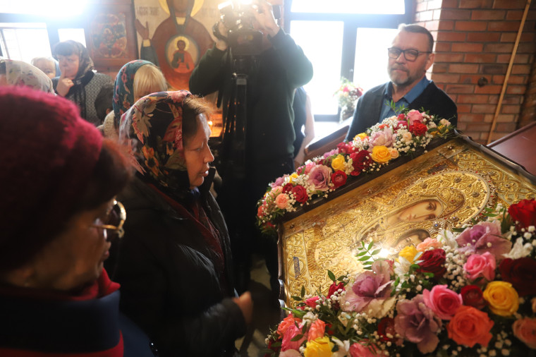 В селе Репное состоялось освещение храма в честь Казанской иконы Пресвятой Богородицы.