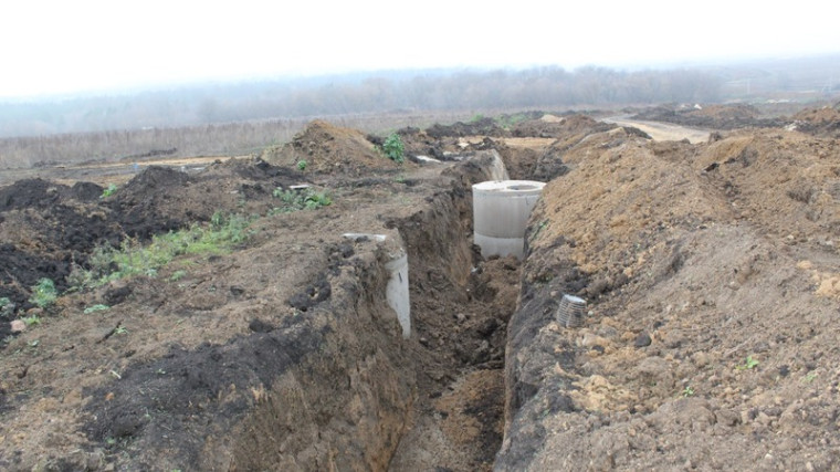 В микрорайонах ИЖС Белгородского района продолжается строительство сетей водоснабжения и водоотведения.