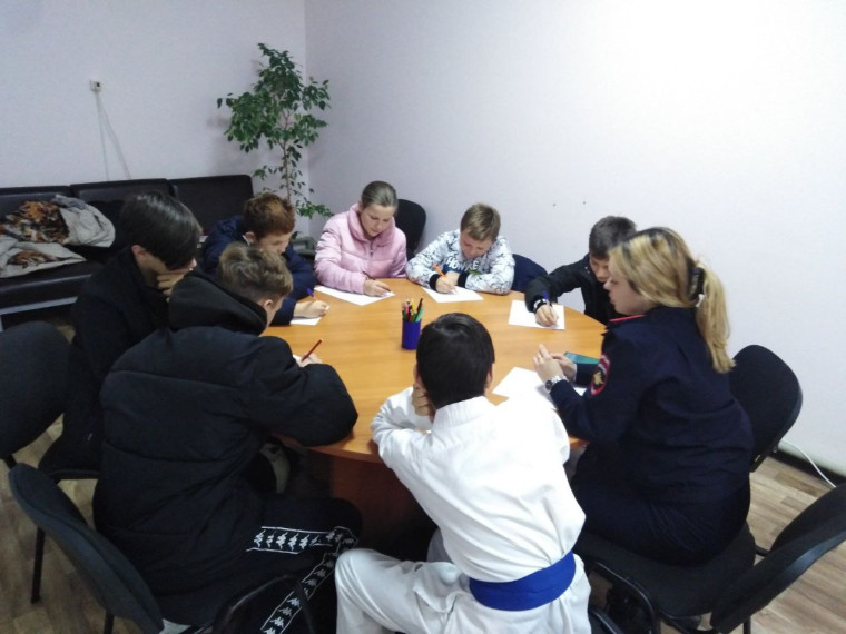 Сотрудники ПДН районного ОМВД провели профилактические мероприятия с  несовершеннолетними.