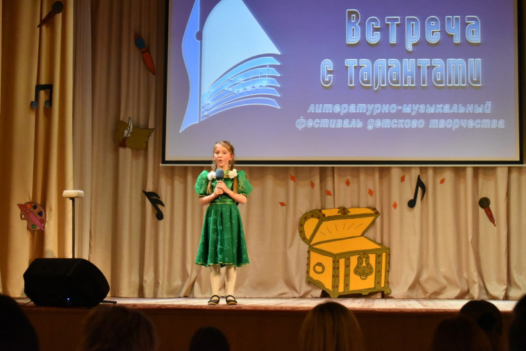 VI литературно-музыкальный фестиваль «Встреча с талантами» прошёл в посёлке Новосадовый.