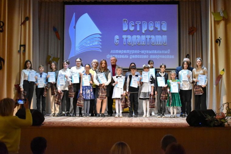 VI литературно-музыкальный фестиваль «Встреча с талантами» прошёл в посёлке Новосадовый.