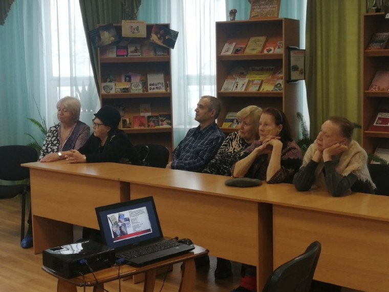 В Дубовской библиотеке состоялся творческий вечер с Сергеем Бережным.