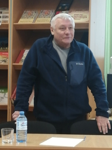 В Дубовской библиотеке состоялся творческий вечер с Сергеем Бережным.