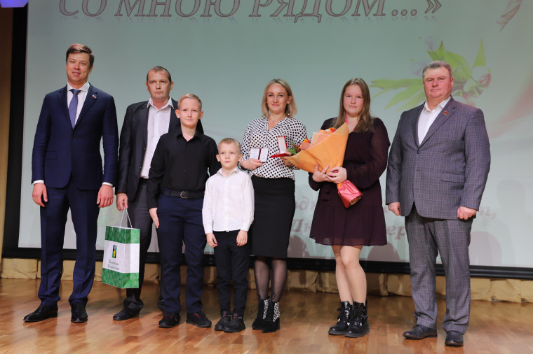 В Центре культурного развития села Таврово состоялся праздничный концерт, посвящённый Дню матери.