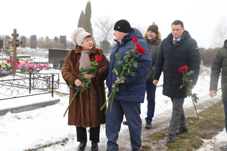 В День Героев Отечества Владимир Перцев встретился с родными погибших земляков-Героев.