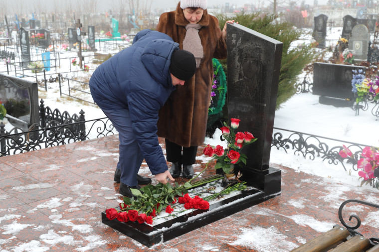 В День Героев Отечества Владимир Перцев встретился с родными погибших земляков-Героев.