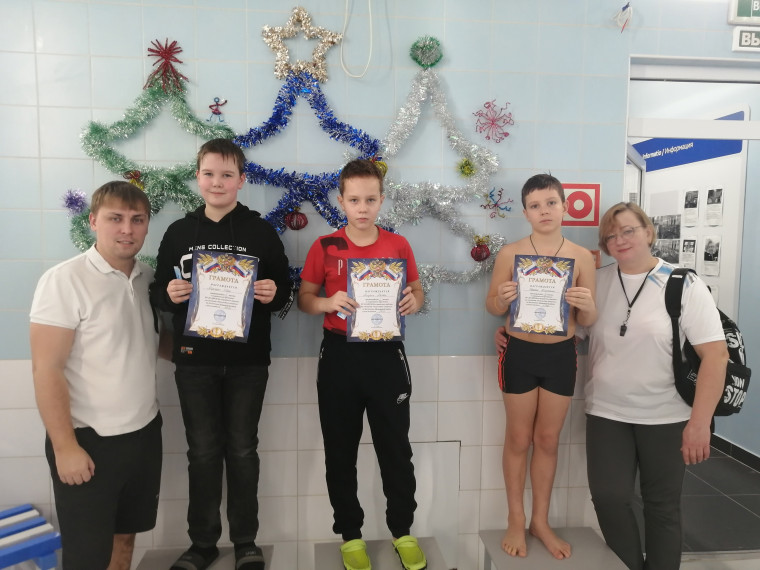 В Белгородском районе состоялись праздничные соревнования по плаванию «Новогодние старты».