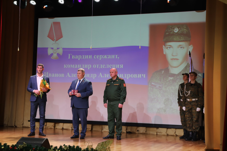 Двое жителей Белгородского района, погибших в СВО, посмертно награждены Орденами Мужества.