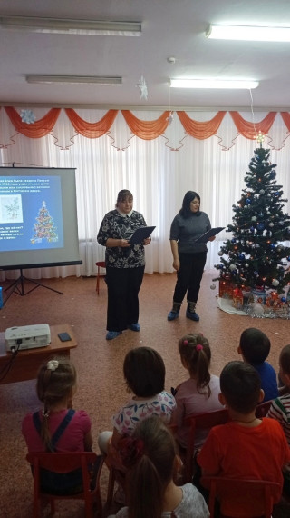 В Разуменской библиотеке №37 состоялось мероприятие «Необычная экспедиция по новогодним традициям».