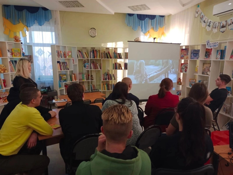 Читатели Майской библиотеки познакомились с творчеством киностудии «Огненный рубеж» города Строитель.