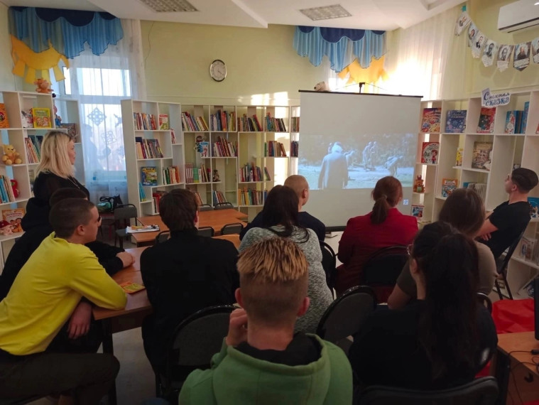 Читатели Майской библиотеки познакомились с творчеством киностудии «Огненный рубеж» города Строитель.