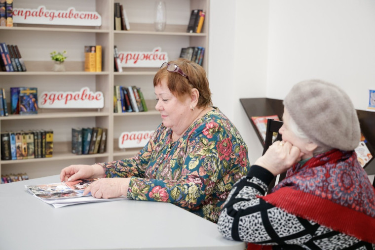 Вячеслав Гладков провёл первый в 2023 году личный приём граждан в новой Разуменской библиотеке.