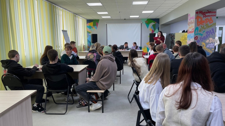 В Центре молодёжных инициатив Белгородского района состоялся ежегодный муниципальный этап областного чемпионата «Дебаты-2023. Юниор-лига».