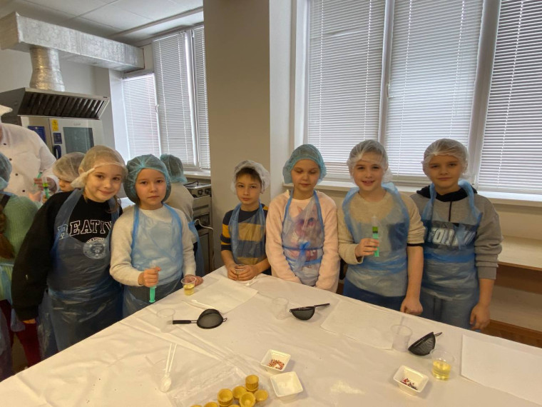 Обучающиеся 2 и 3 классов Начальной школы посёлка Новосадовый посетили увлекательную экскурсию «Вкусные истории».