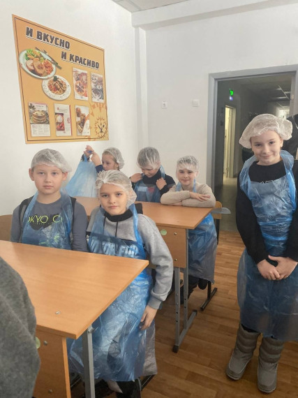 Обучающиеся 2 и 3 классов Начальной школы посёлка Новосадовый посетили увлекательную экскурсию «Вкусные истории».