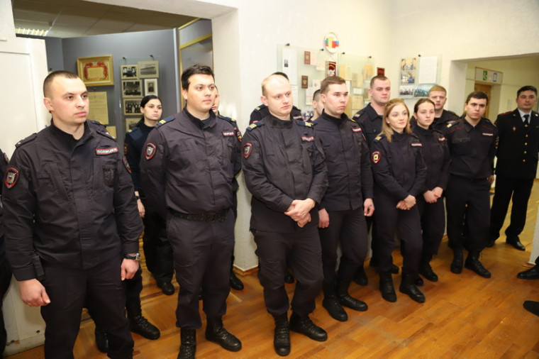 Сотрудники патрульно-постовой службы побывали экскурсии в музее УМВД.