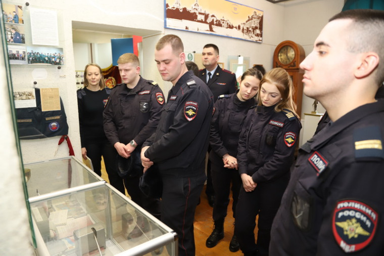 Сотрудники патрульно-постовой службы побывали экскурсии в музее УМВД.