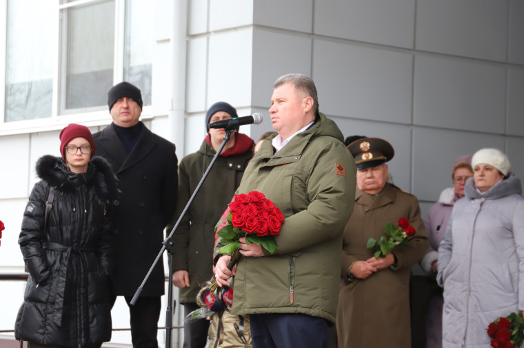 В Белгородском районе открыли мемориальную доску памяти ефрейтора Тимофея Кучера, погибшего в ходе специальной военной операции.