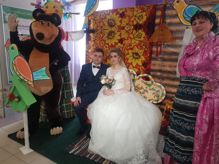 В Белгородском районе на Масленичной неделе поздравили юбиляров супружеской жизни.