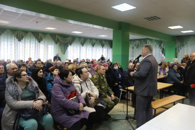 С жителями Белгородского района, отселёнными в связи с введением режима ЧС в их сёлах, обсудили вопрос предоставления нового жилья.