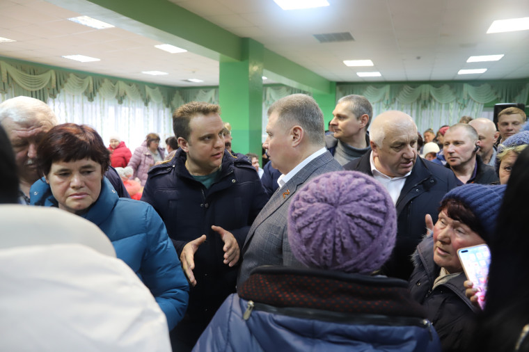 С жителями Белгородского района, отселёнными в связи с введением режима ЧС в их сёлах, обсудили вопрос предоставления нового жилья.