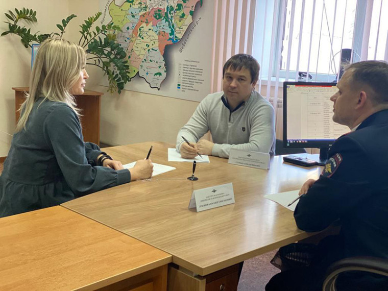 Заместитель начальника ОМВД России по Белгородскому району и представитель Общественного совета провели прием граждан.