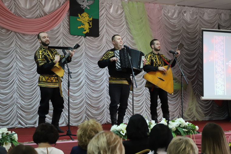 В преддверии Международного женского дня в Белгородском районе состоялся праздничный концерт.