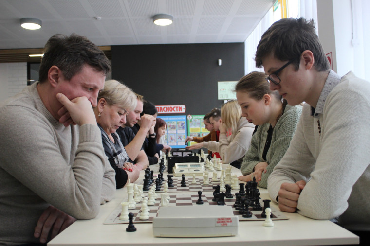 В Белгородском районе прошли соревнования по шахматам среди команд городских и сельских поселений.