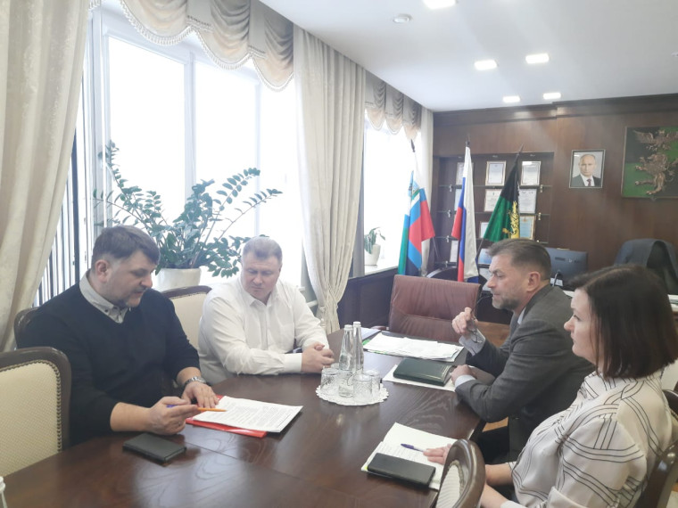 Глава администрации Белгородского района встретился с директором Института приграничного сотрудничества и интеграции.
