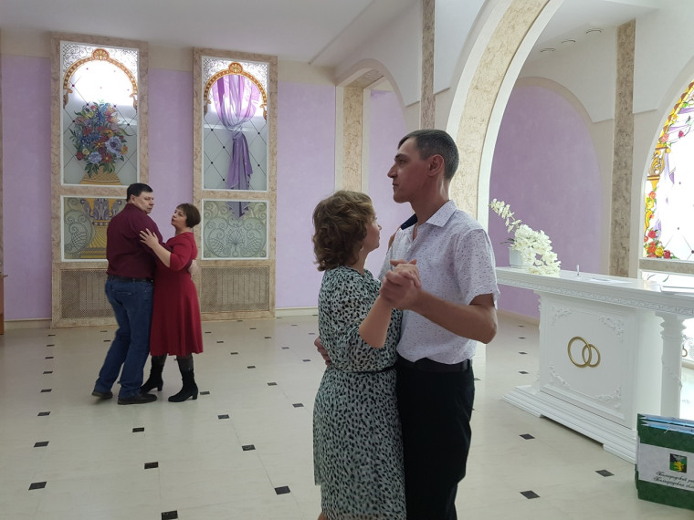 Две пары из села Пушкарное отметили юбилей супружеской жизни.