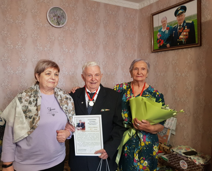 Семья Кузьминых отметила 65-летний юбилей супружеской жизни.