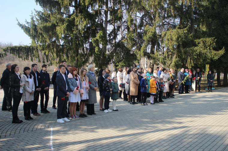 В Белгородском районе открыли доску памяти Игоря Ниронова, погибшего в ходе боевых действий в Северо-Кавказском регионе 23 марта 1996 года.
