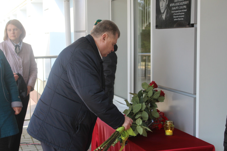 В Белгородском районе открыли доску памяти Игоря Ниронова, погибшего в ходе боевых действий в Северо-Кавказском регионе 23 марта 1996 года.