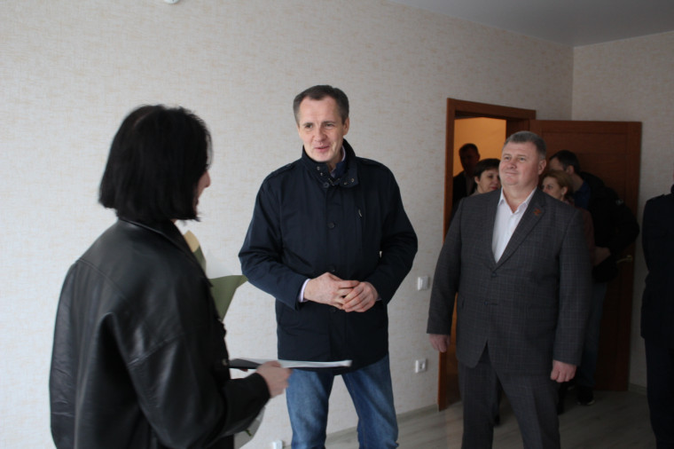 9 семей вынужденно покинувшие приграничную Журавлёвку сегодня получили квартиры.