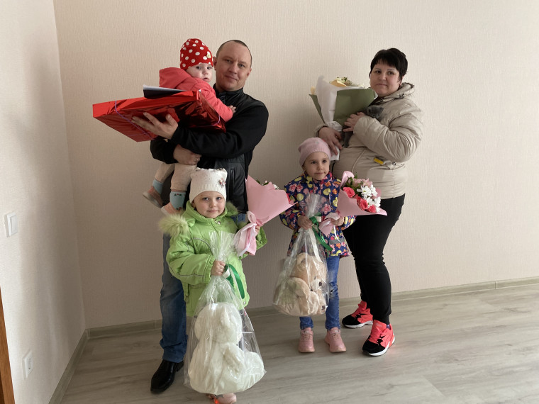 9 семей вынужденно покинувшие приграничную Журавлёвку сегодня получили квартиры.